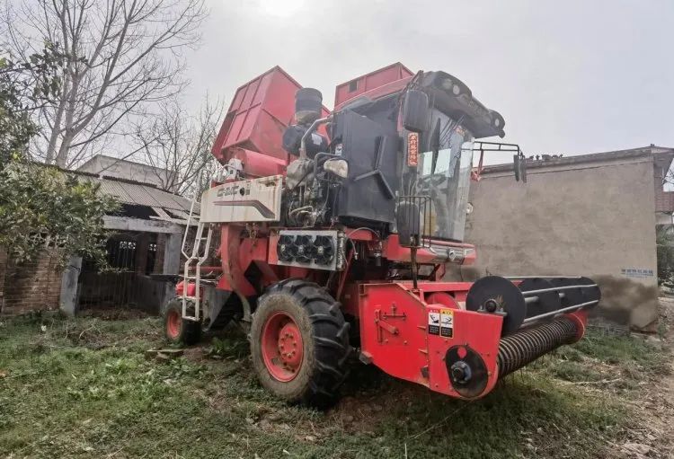 质量可靠效益高,中联收获花生机助力用户脱贫致富(图2) 质量可靠效益高,中联收获花生机助力用户脱贫致富(图2)