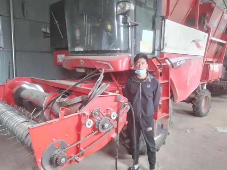 孔庆宇:质量可靠收益高,中联收获花生机是我心目中的
(图1) 孔庆宇:质量可靠收益高,中联收获花生机是我心目中的
(图1)