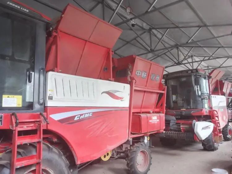 孔庆宇:质量可靠收益高,中联收获花生机是我心目中的
(图2) 孔庆宇:质量可靠收益高,中联收获花生机是我心目中的
(图2)